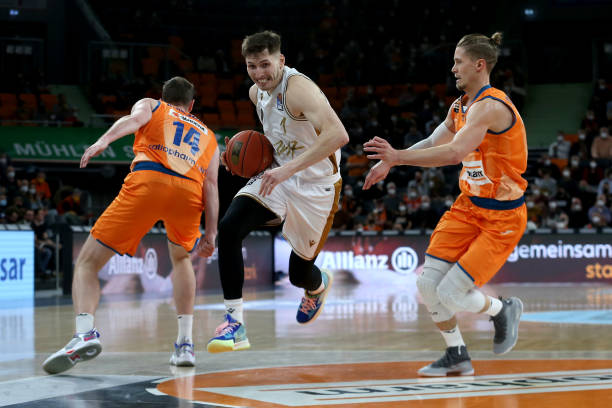 的新外援曝 的新外援曝