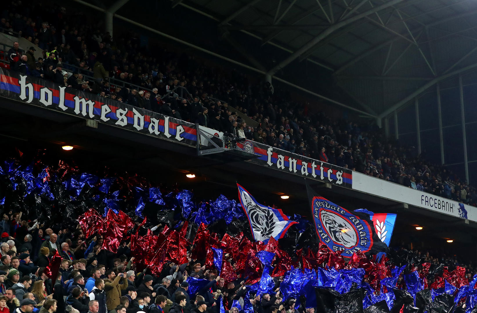 吸引更多人 吸引更多人