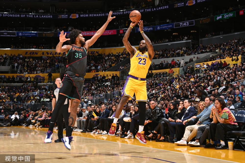 球迷们不仅 球迷们不仅