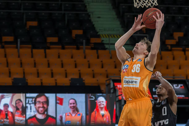 奥纳纳的职 奥纳纳的职